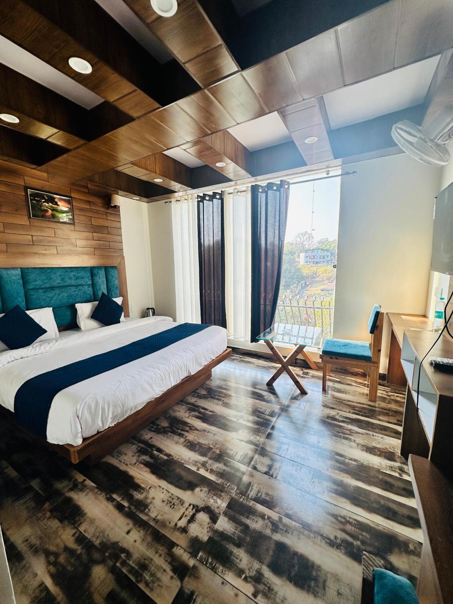 Hotel Royal Orbit By Arony Hospitality Dehradun Exteriör bild