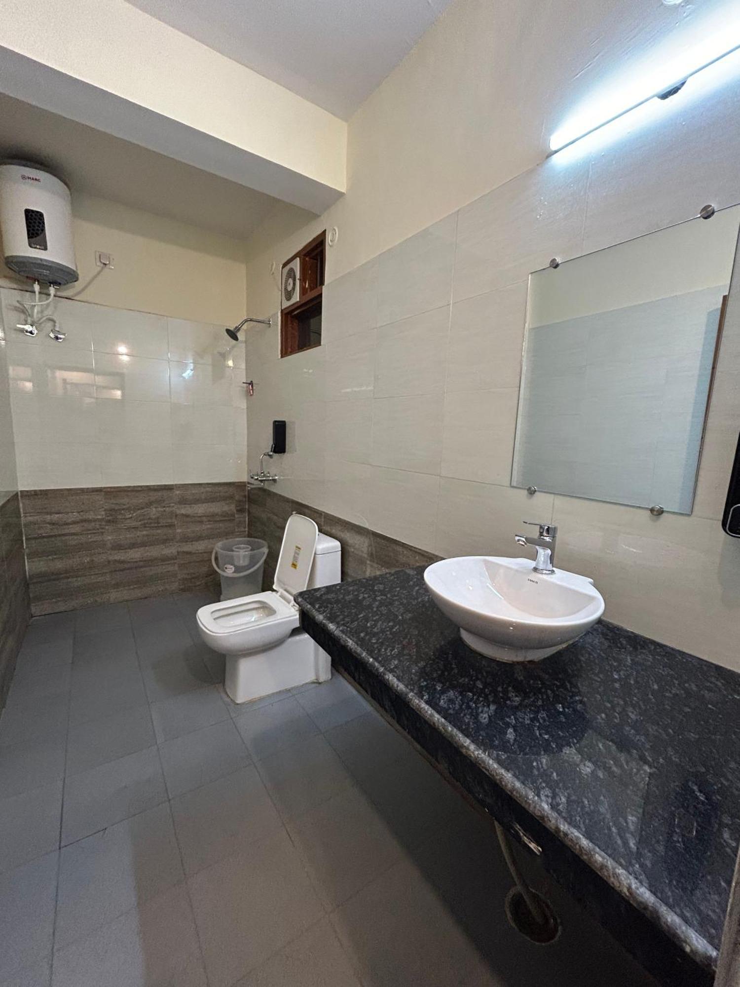 Hotel Royal Orbit By Arony Hospitality Dehradun Exteriör bild