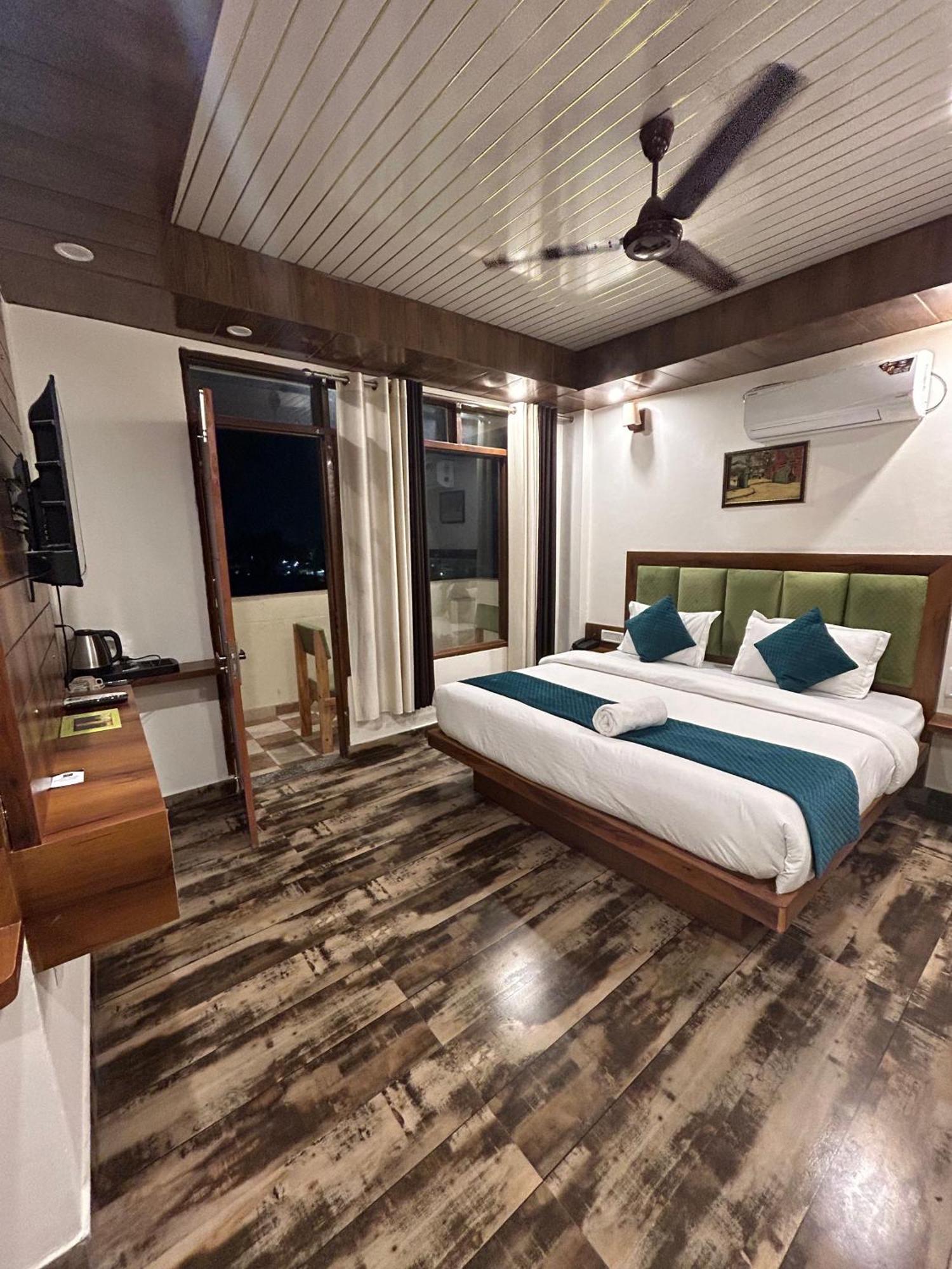Hotel Royal Orbit By Arony Hospitality Dehradun Exteriör bild