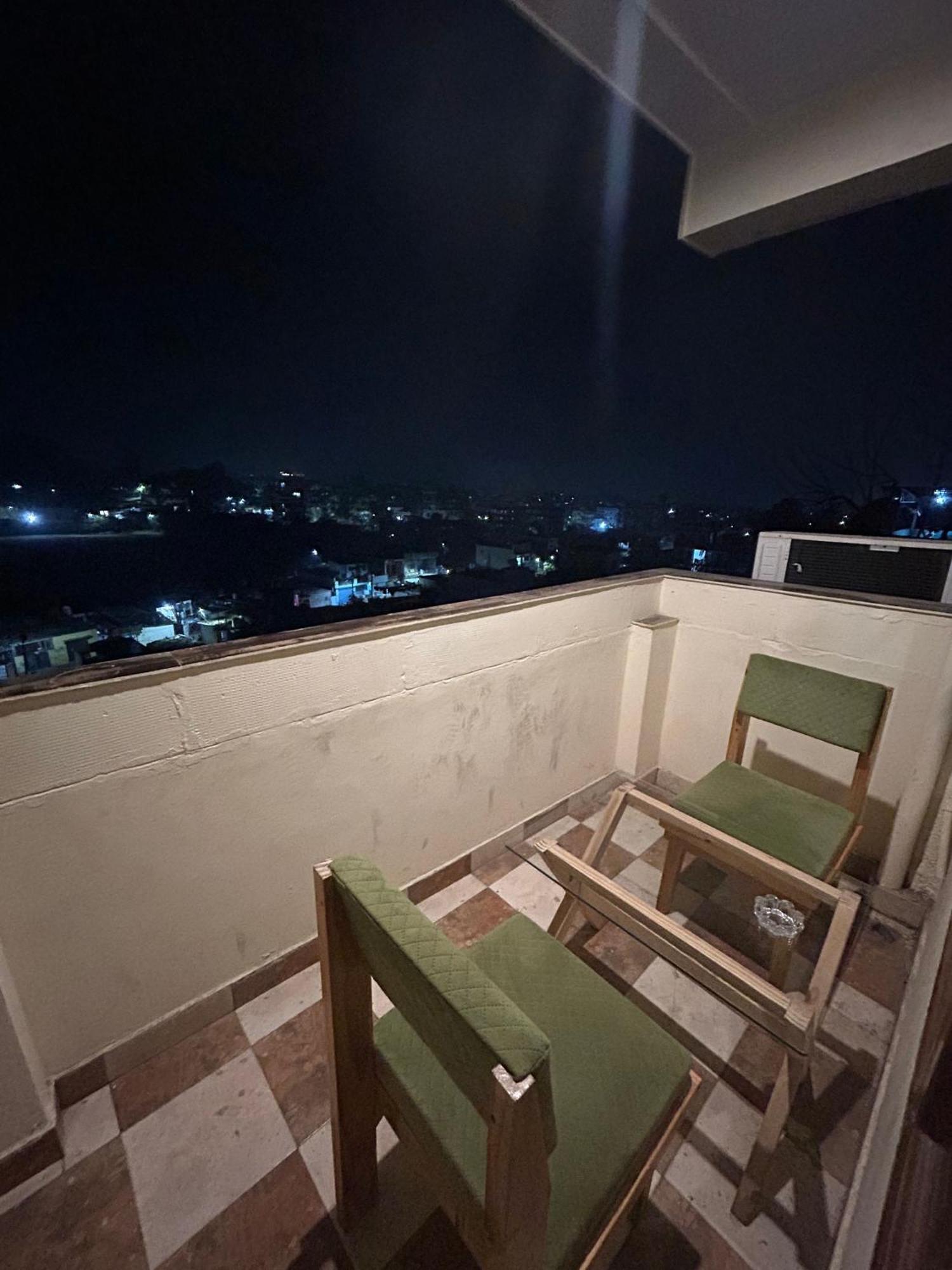 Hotel Royal Orbit By Arony Hospitality Dehradun Exteriör bild