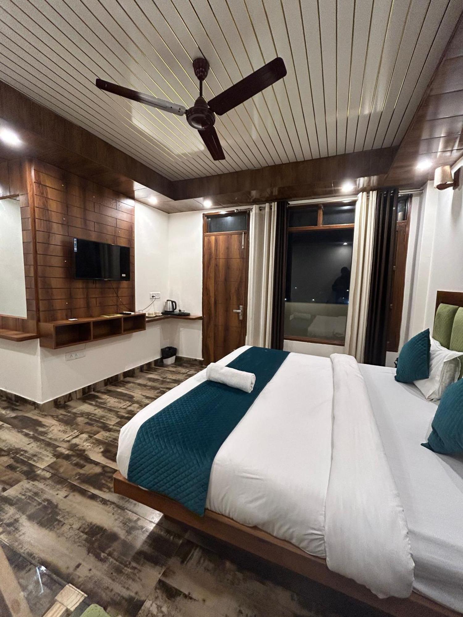 Hotel Royal Orbit By Arony Hospitality Dehradun Exteriör bild