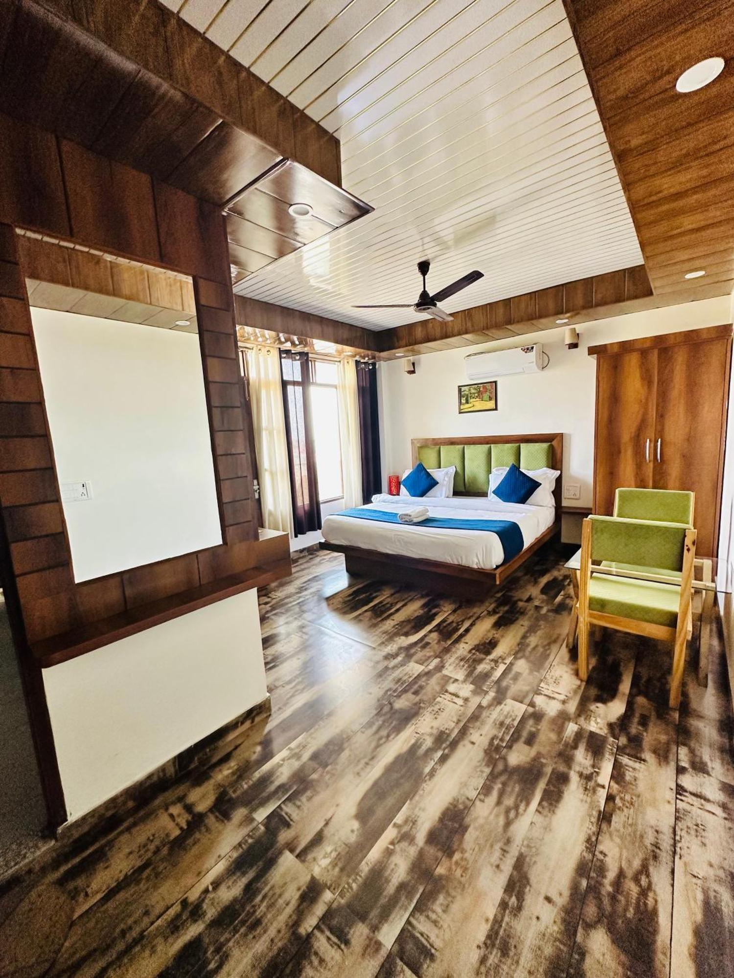 Hotel Royal Orbit By Arony Hospitality Dehradun Exteriör bild