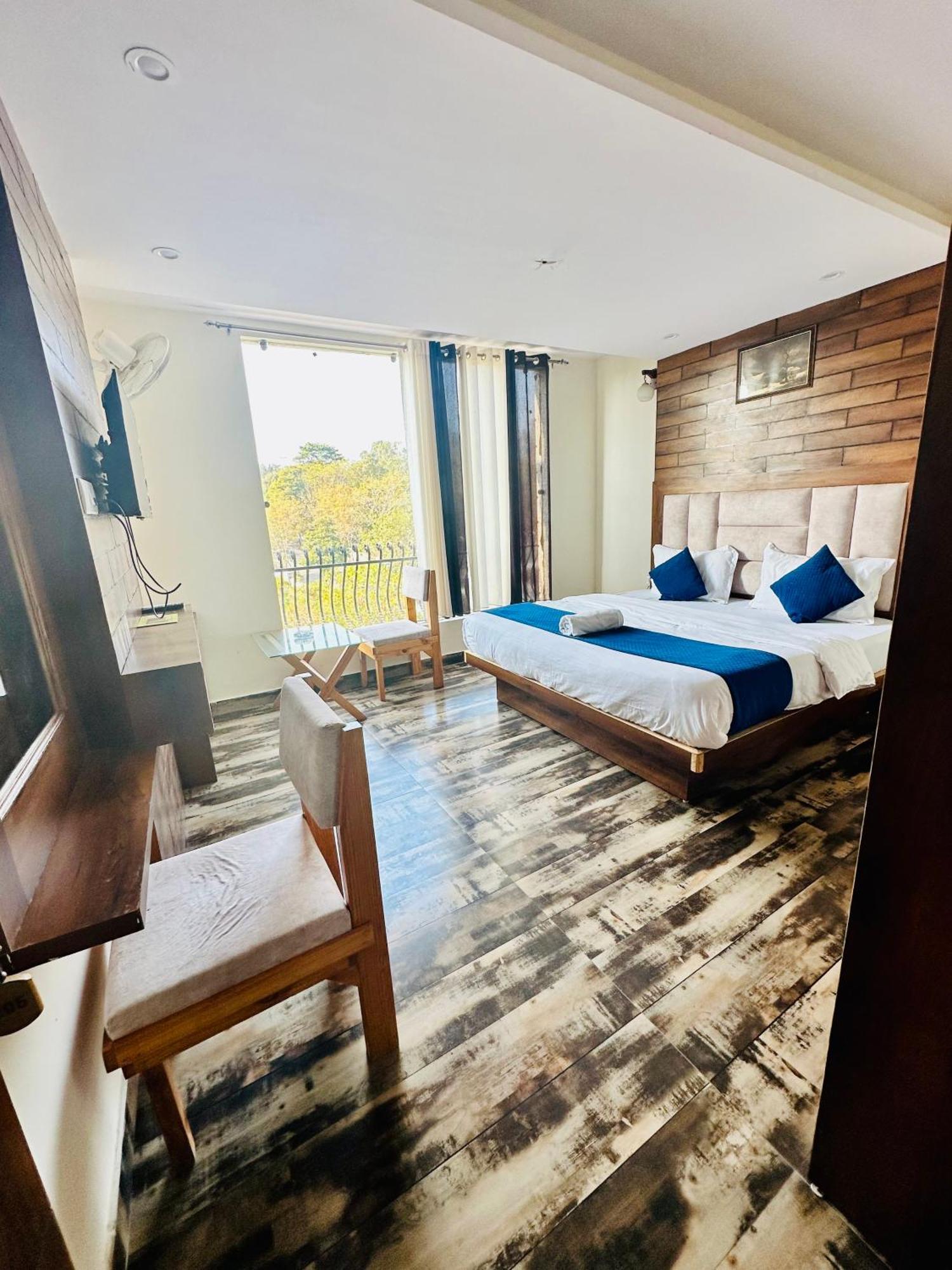 Hotel Royal Orbit By Arony Hospitality Dehradun Exteriör bild