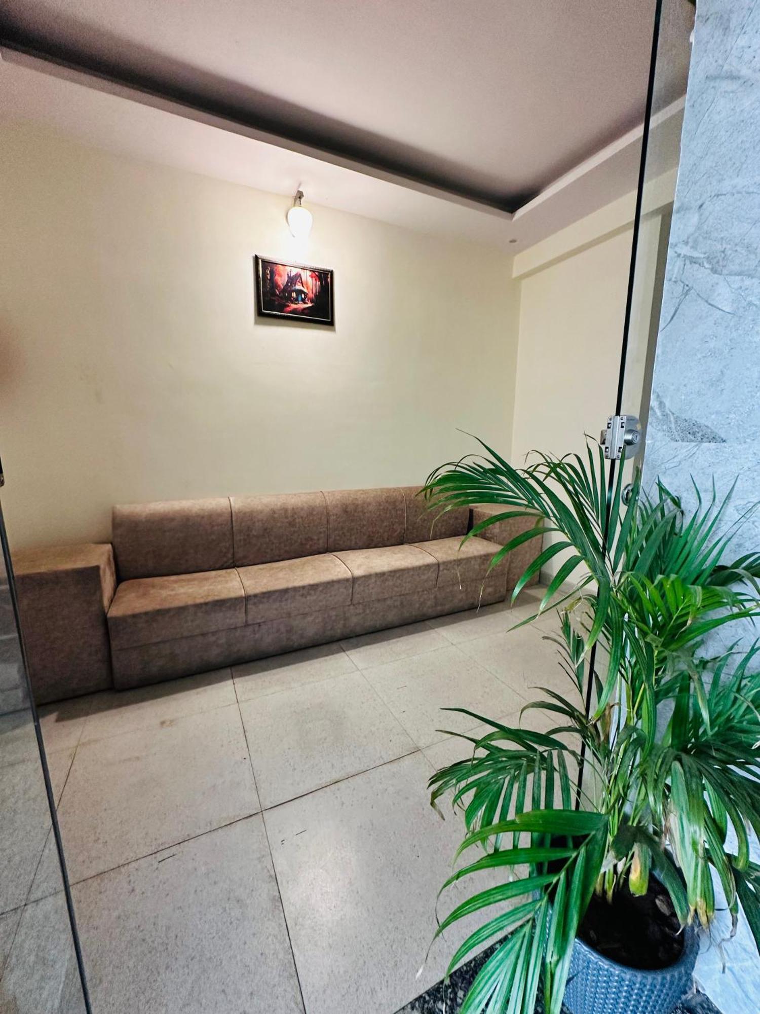 Hotel Royal Orbit By Arony Hospitality Dehradun Exteriör bild