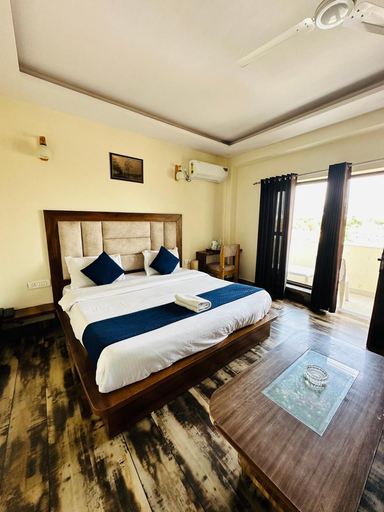 Hotel Royal Orbit By Arony Hospitality Dehradun Exteriör bild