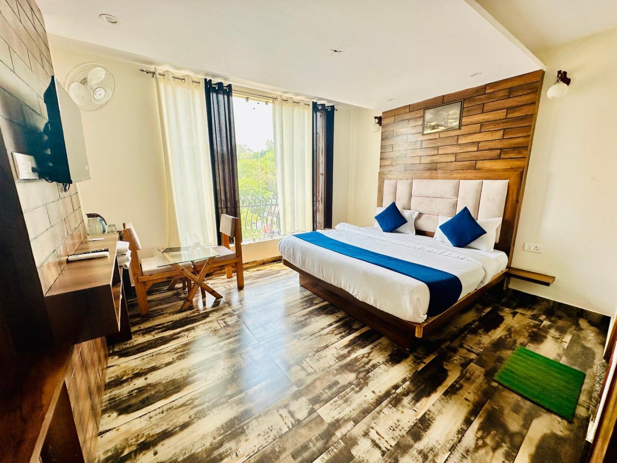 Hotel Royal Orbit By Arony Hospitality Dehradun Exteriör bild