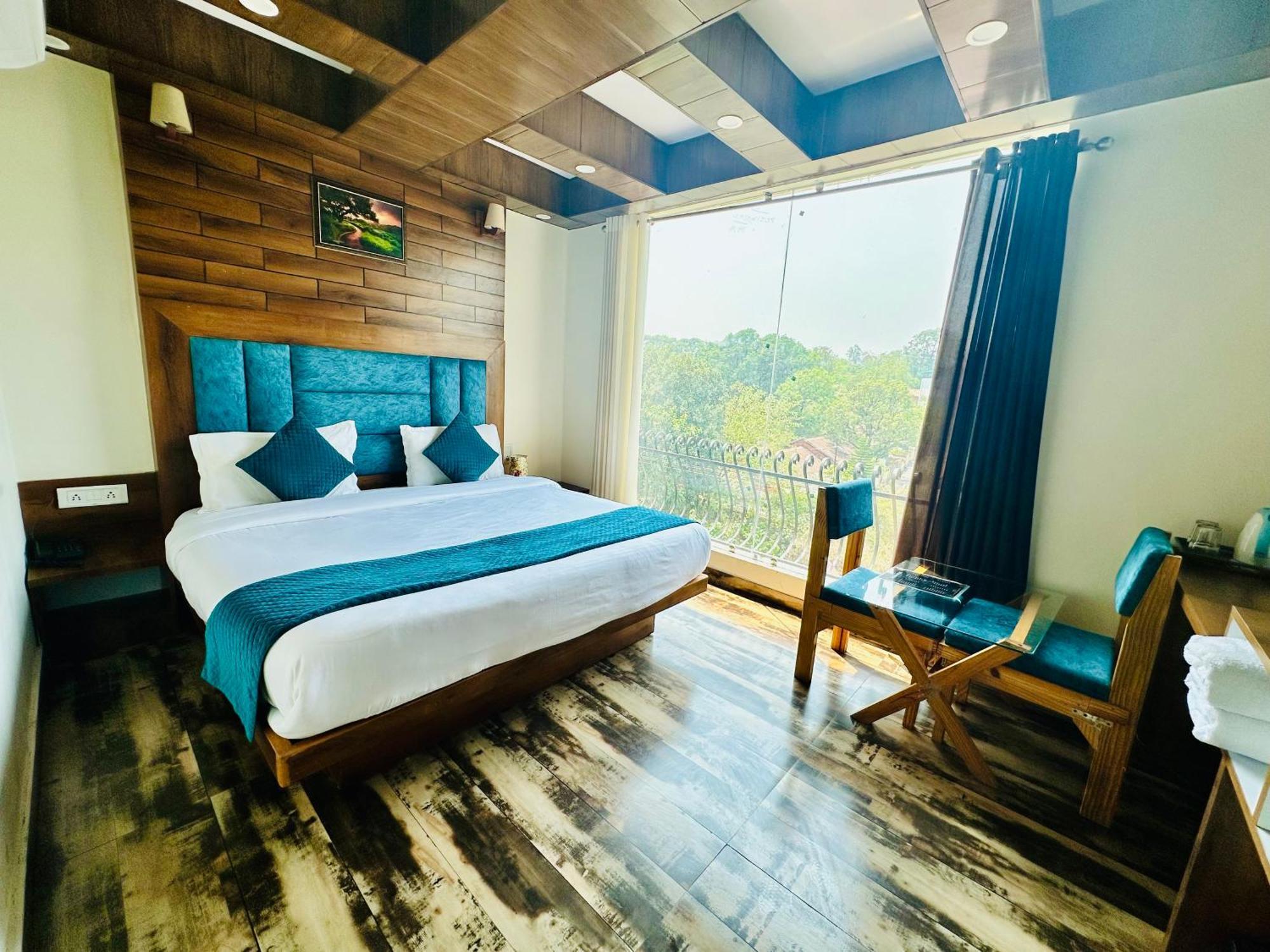 Hotel Royal Orbit By Arony Hospitality Dehradun Exteriör bild